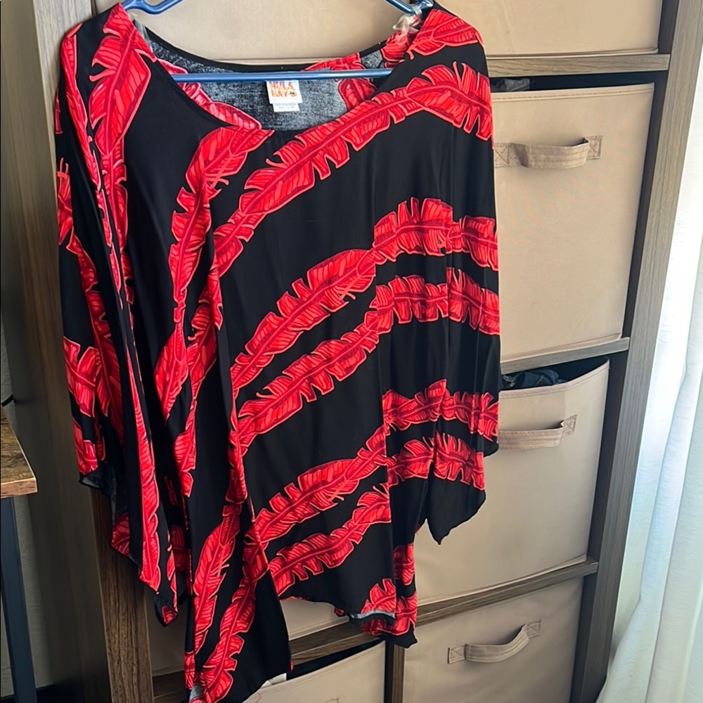 Black and Red Leaf Patterned Women’s top
